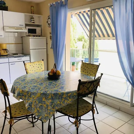 T2 A A 400m De La Avec Balcon Et Parking Prive - Fr-1-433-48 Daire *