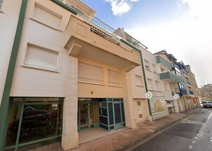 Apartment T2 A A 400m De La Avec Balcon Et Parking Prive - Fr-1-433-48